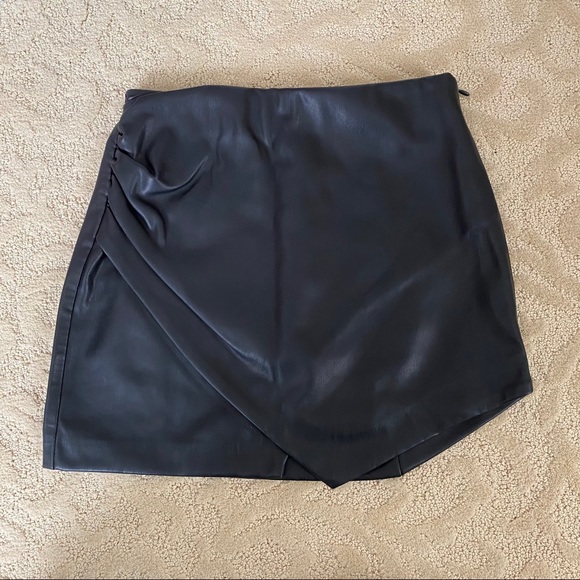 Zara Asymmetrical Faux Leather Mini  Skirt - Picture 4 of 7